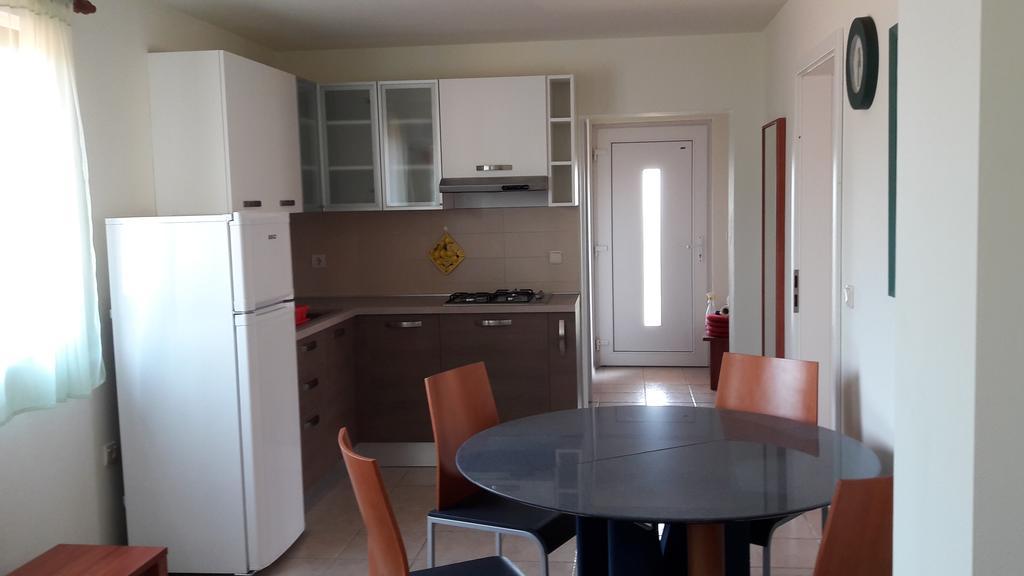 Apartment Greeny Galižana Buitenkant foto