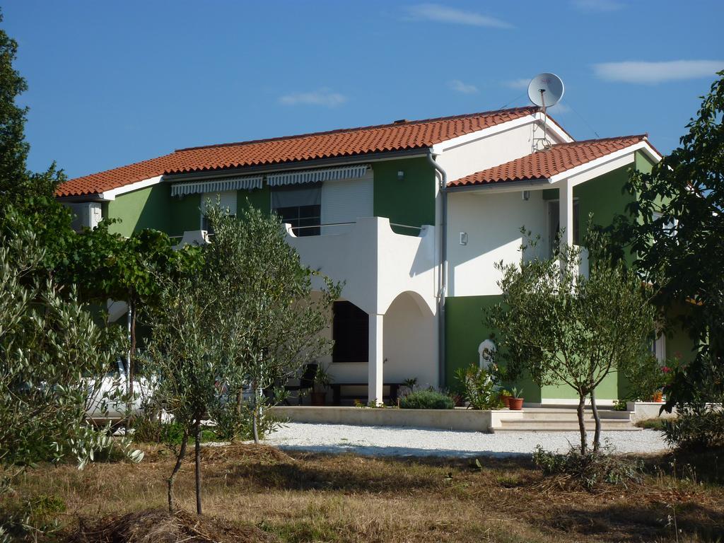 Apartment Greeny Galižana Buitenkant foto